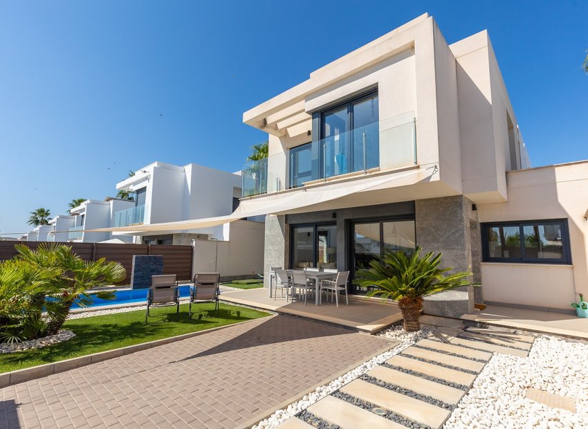 Reventa - Independiente / Villa -
Orihuela - Entre Naranjos Vistabella Golf