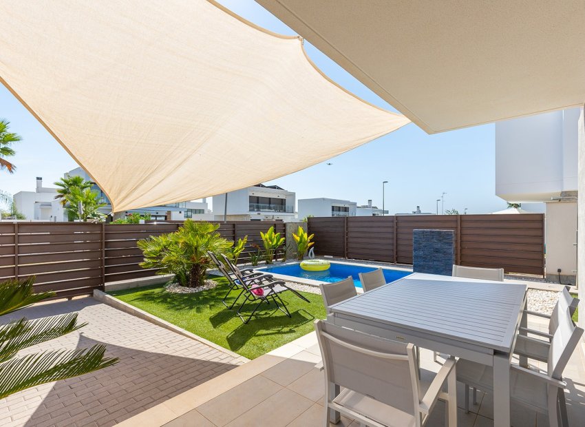 Reventa - Independiente / Villa -
Orihuela - Entre Naranjos Vistabella Golf