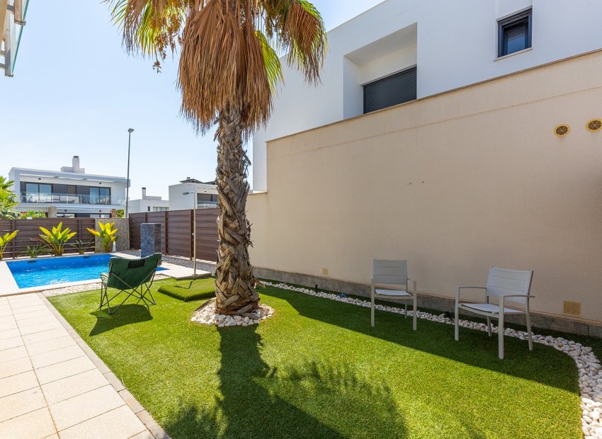 Reventa - Independiente / Villa -
Orihuela - Entre Naranjos Vistabella Golf