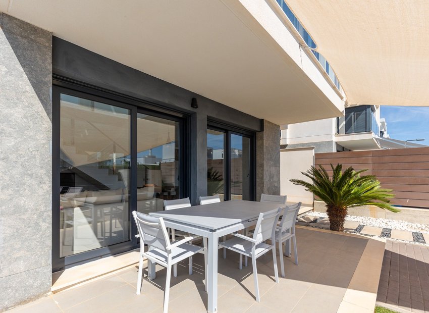 Reventa - Independiente / Villa -
Orihuela - Entre Naranjos Vistabella Golf