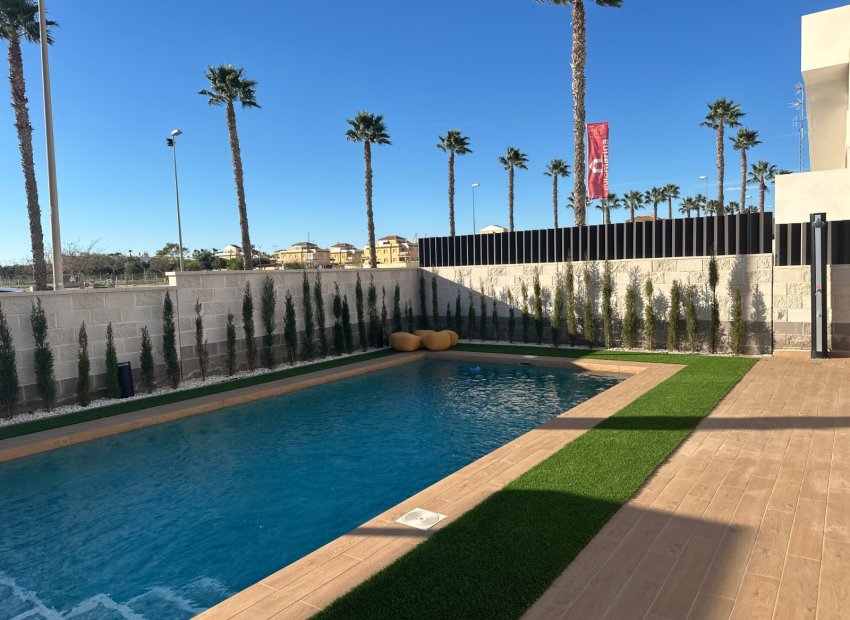 Reventa - Independiente / Villa -
Rojales - Doña Pepa