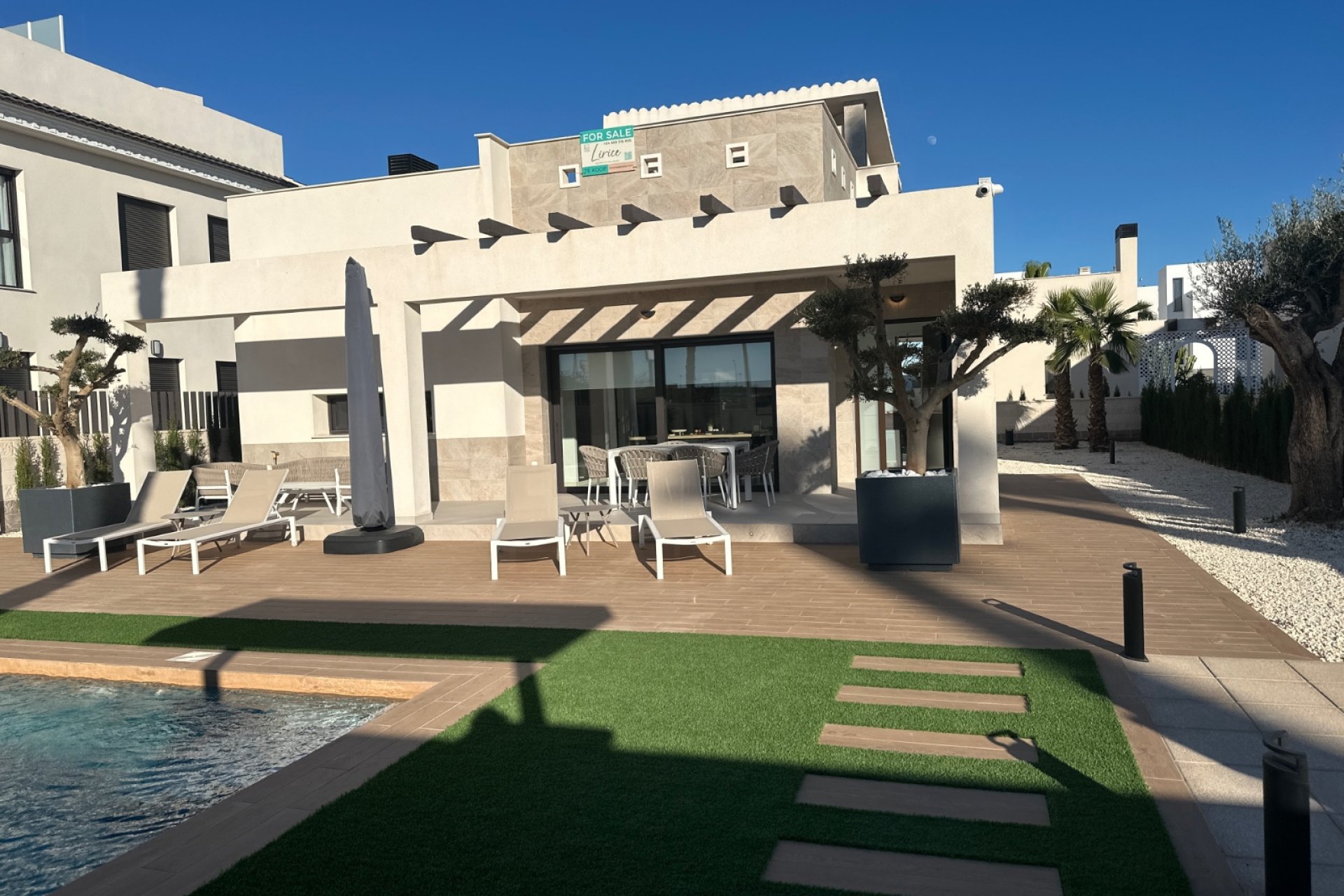 Reventa - Independiente / Villa -
Rojales - Doña Pepa