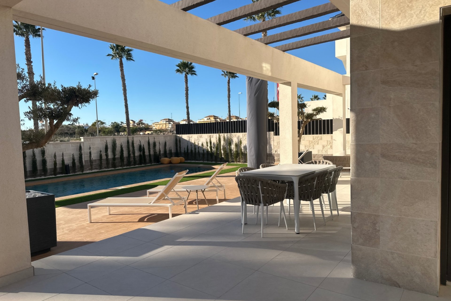 Reventa - Independiente / Villa -
Rojales - Doña Pepa