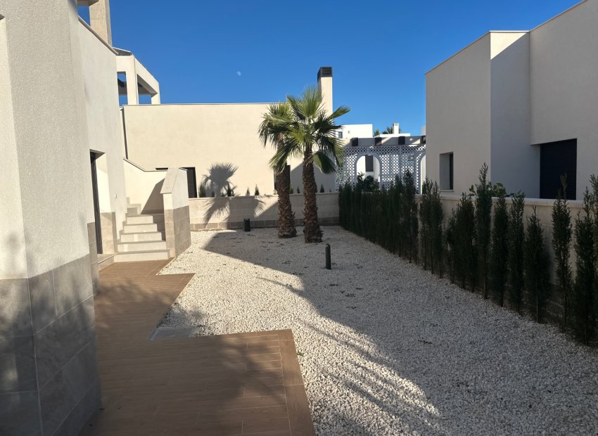Reventa - Independiente / Villa -
Rojales - Doña Pepa