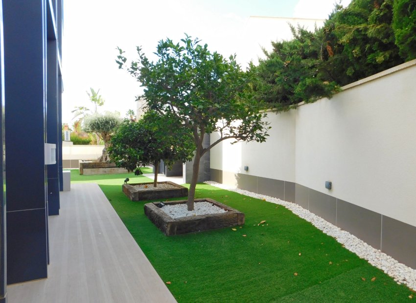 Reventa - Independiente / Villa -
San Miguel de Salinas