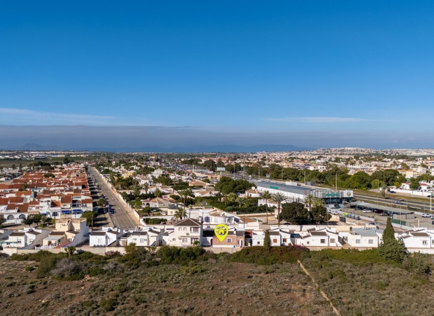 Reventa - Independiente / Villa -
Torrevieja - Urbanización San Luis