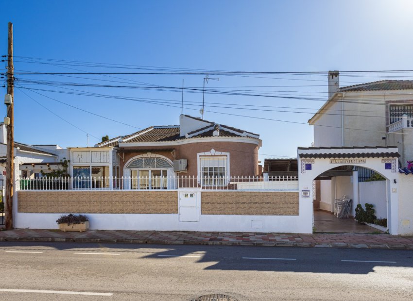 Reventa - Independiente / Villa -
Torrevieja - Urbanización San Luis