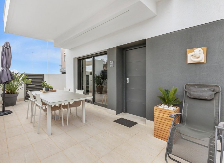 Reventa - Piso - Planta baja -
Torrevieja - Torrelamata - La Mata