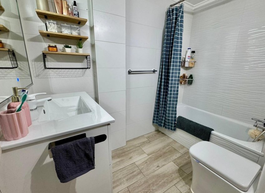 Revente - Appartement -
Almoradí