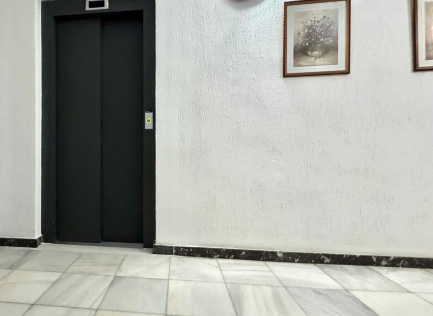 Revente - Appartement -
Almoradí