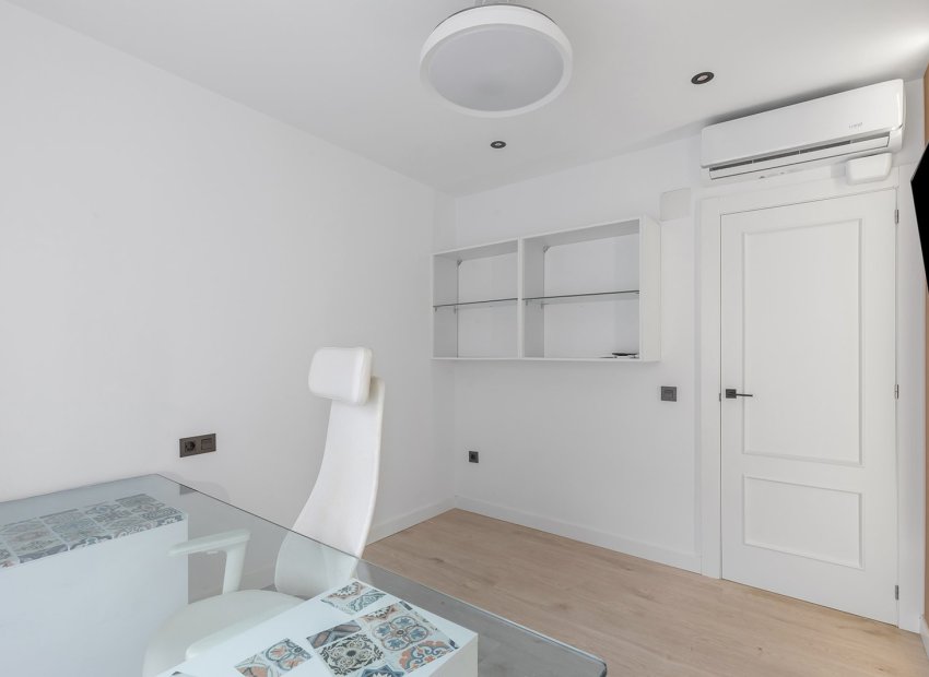 Revente - Appartement -
Los Montesinos