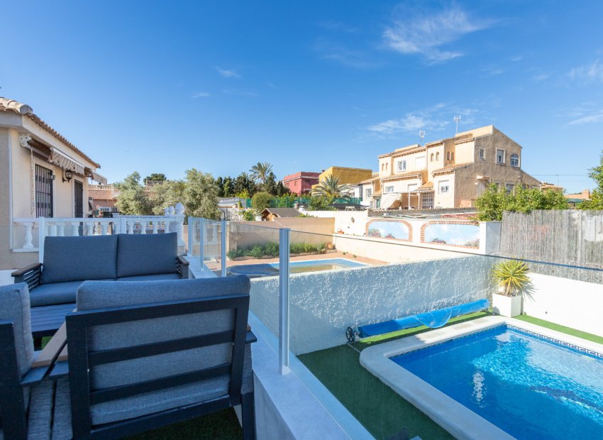 Revente - Chalet -
Torrevieja - Los Balcones