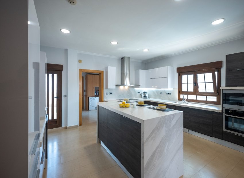 Revente - Détaché / Villa -
Avileses