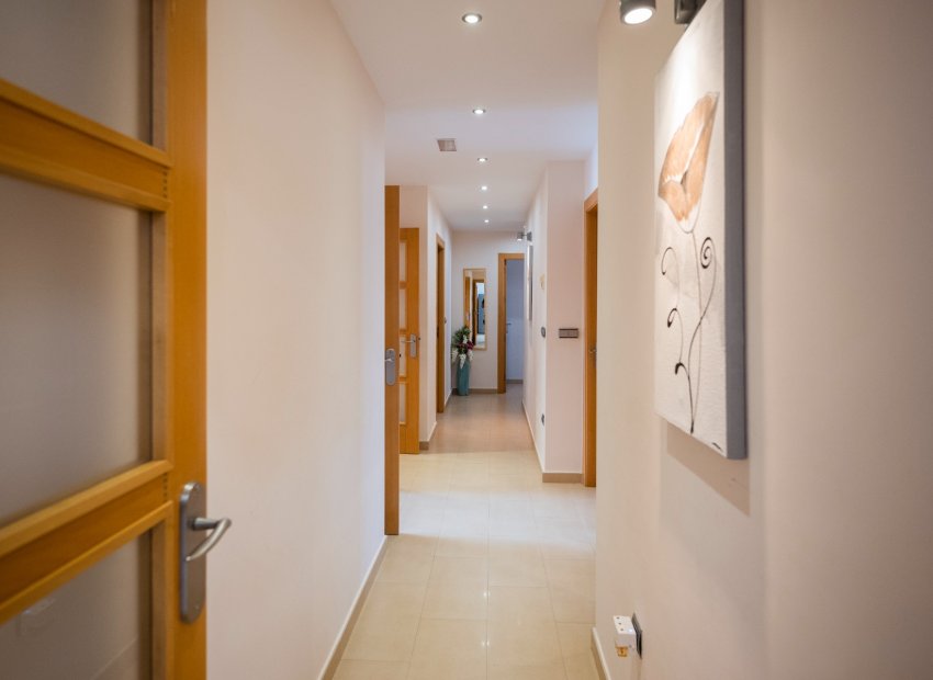 Revente - Détaché / Villa -
Avileses