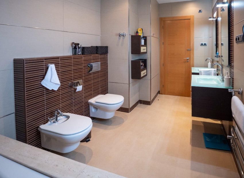 Revente - Détaché / Villa -
Avileses