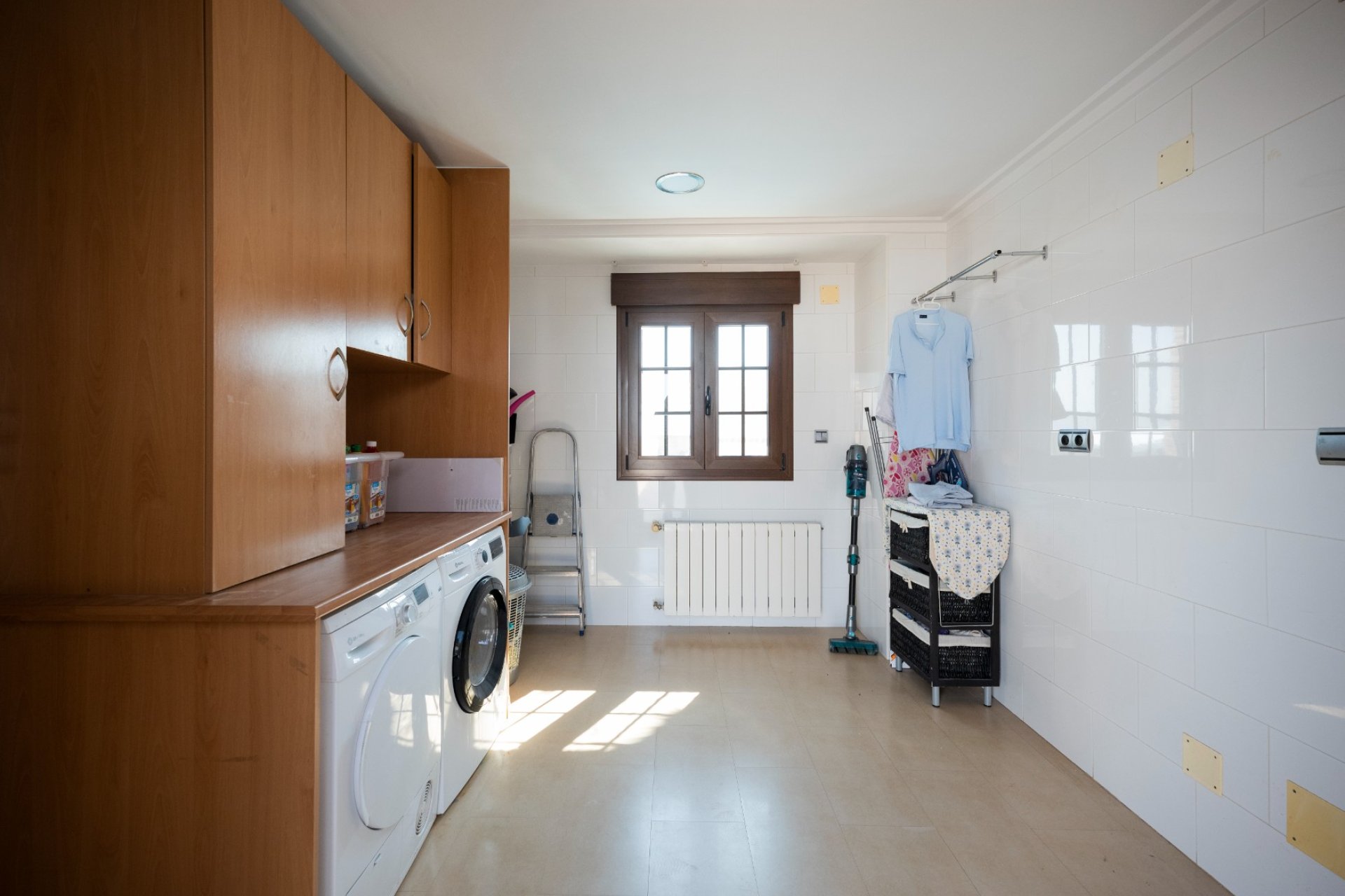 Revente - Détaché / Villa -
Avileses