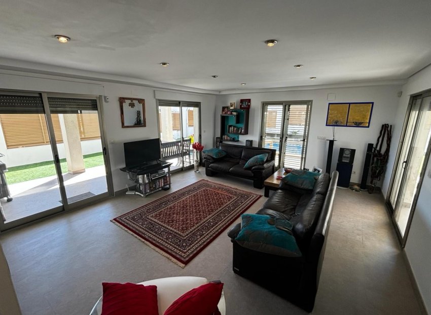 Revente - Détaché / Villa -
Cox