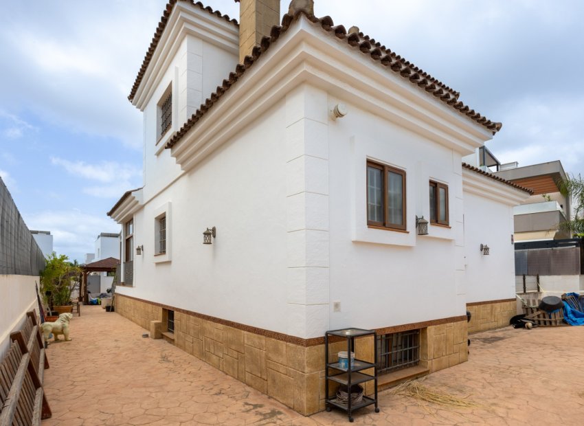 Revente - Détaché / Villa -
Los Montesinos - La Herrada