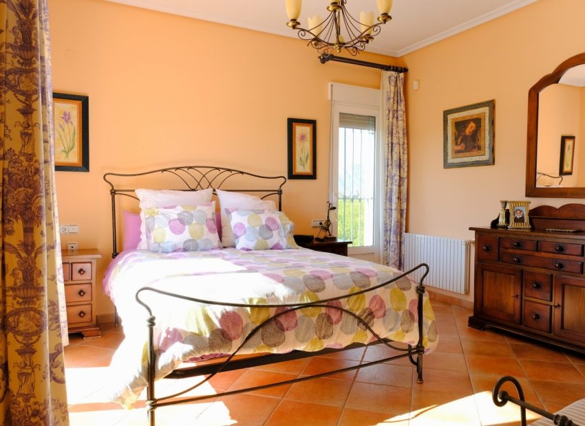 Revente - Finca   -
Orihuela