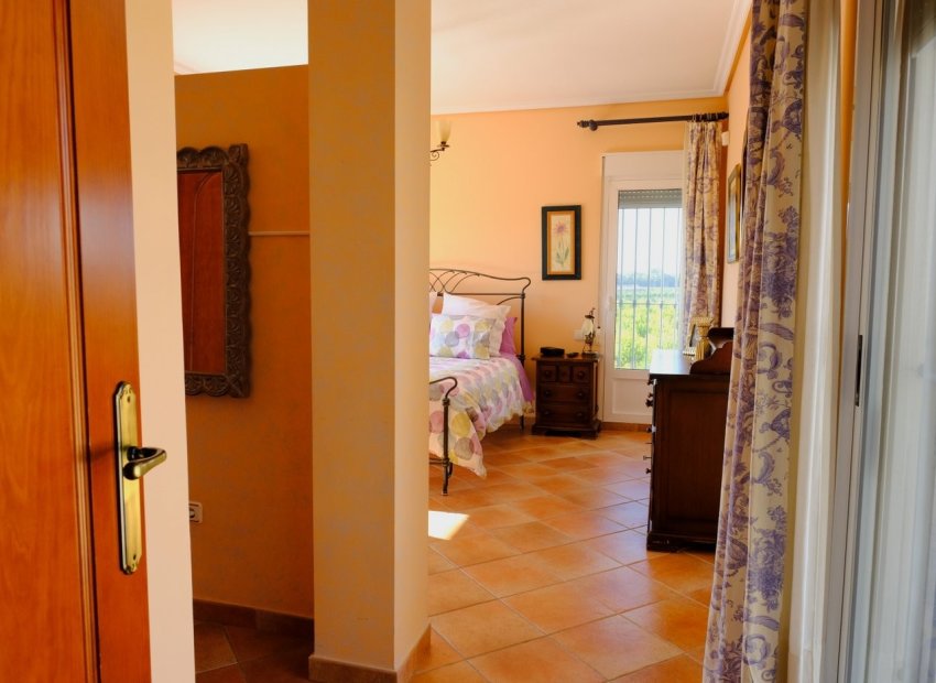 Revente - Finca   -
Orihuela