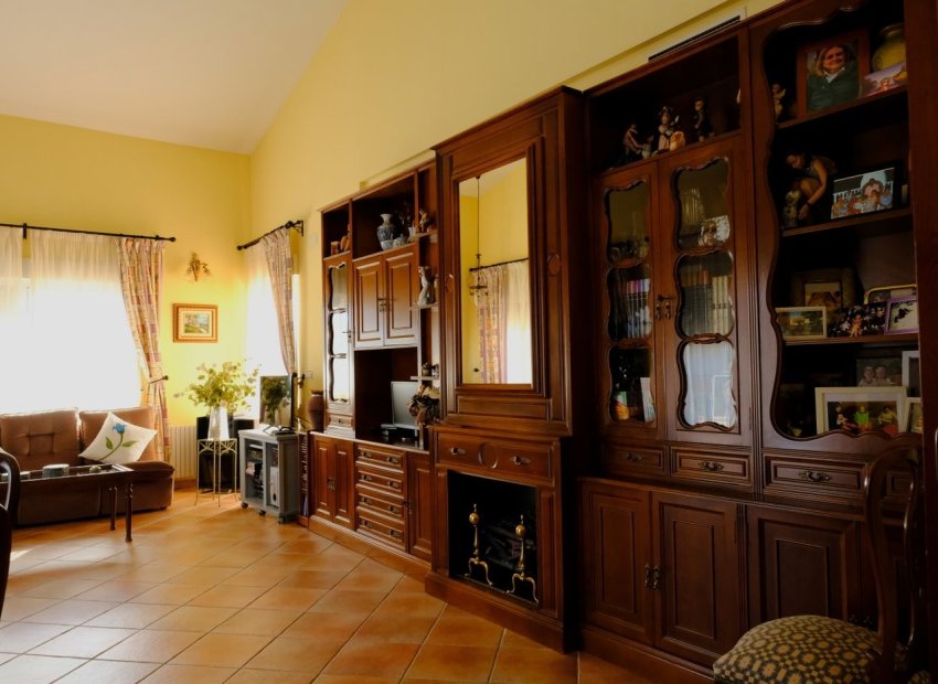 Revente - Finca   -
Orihuela