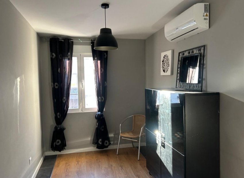 Revente - Mitoyenne -
Benejúzar