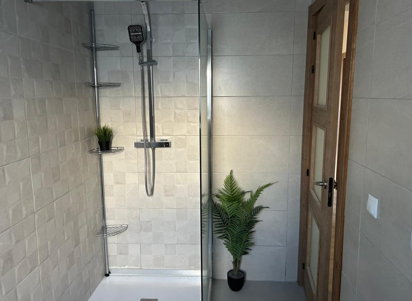 Revente - Mitoyenne -
Benejúzar