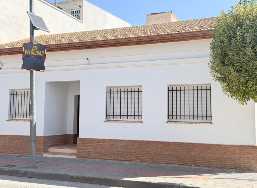 Revente - Mitoyenne -
Catral
