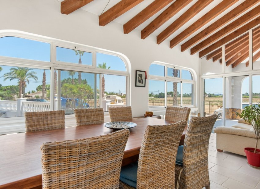 Revente - Propriété à la campagne -
Catral