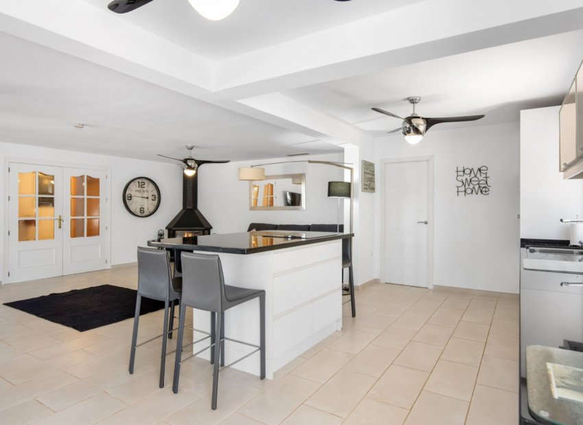 Revente - Propriété à la campagne -
Catral