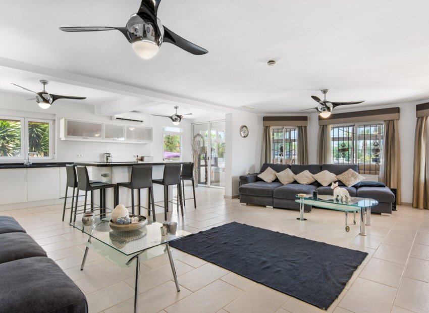 Revente - Propriété à la campagne -
Catral