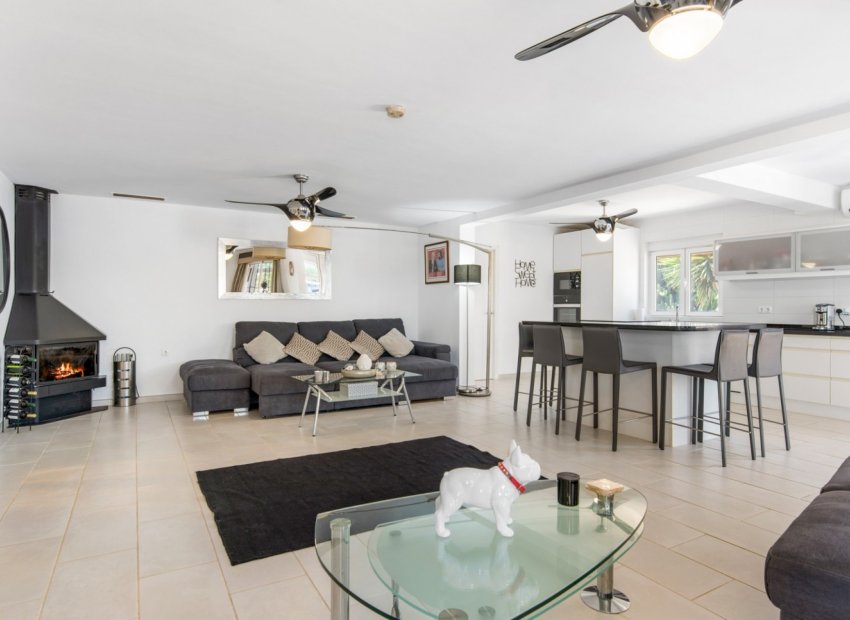 Revente - Propriété à la campagne -
Catral