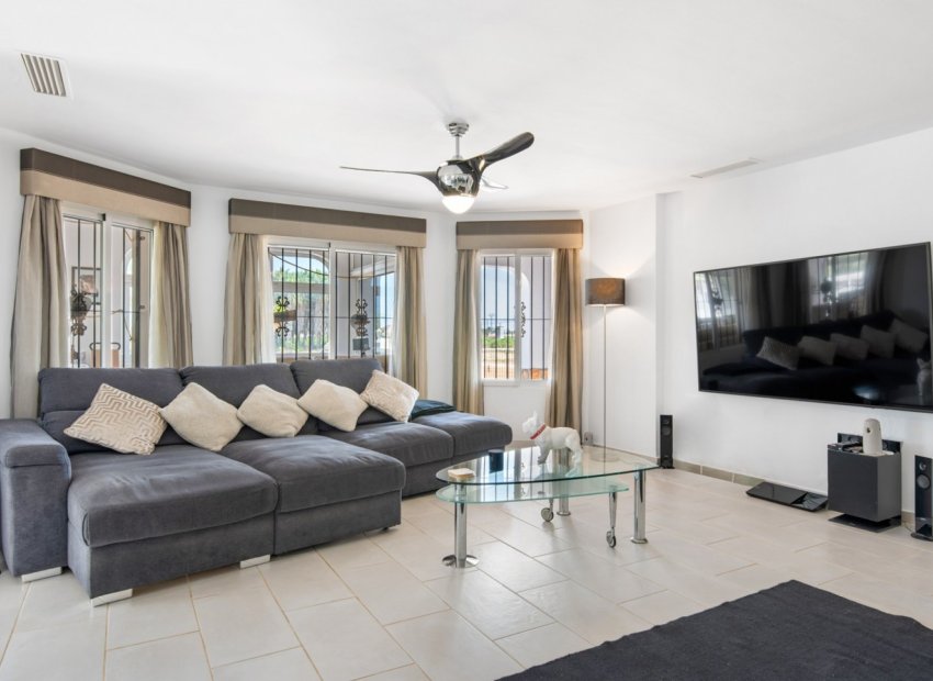 Revente - Propriété à la campagne -
Catral