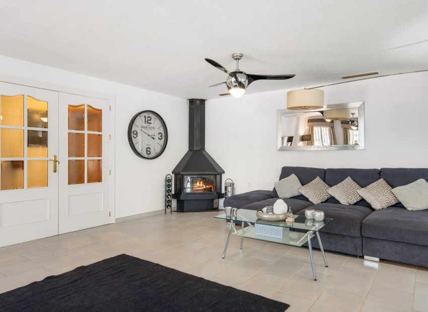 Revente - Propriété à la campagne -
Catral