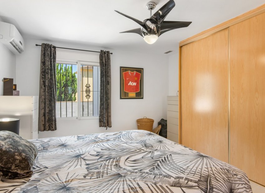 Revente - Propriété à la campagne -
Catral