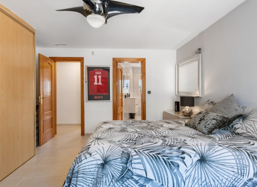 Revente - Propriété à la campagne -
Catral