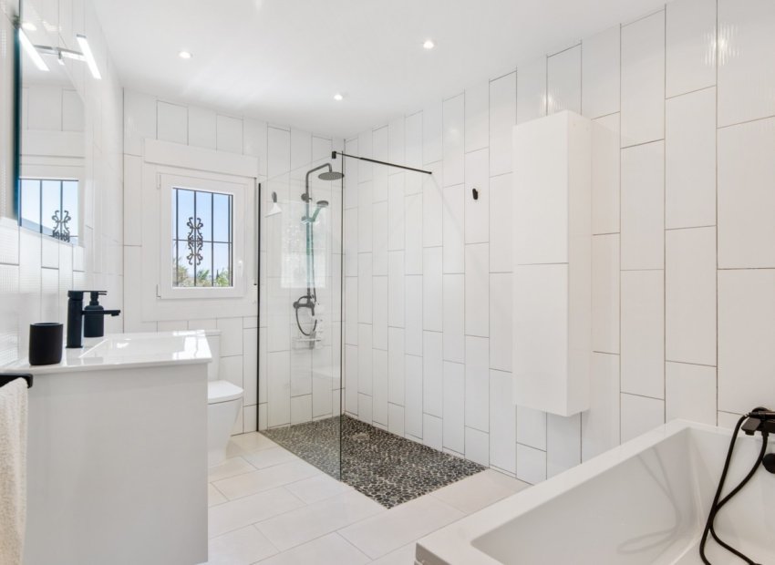 Revente - Propriété à la campagne -
Catral