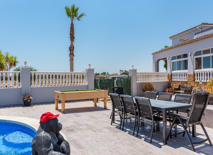 Revente - Propriété à la campagne -
Catral