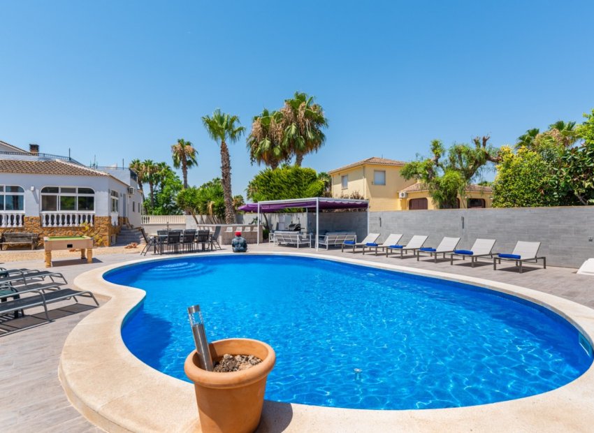 Revente - Propriété à la campagne -
Catral