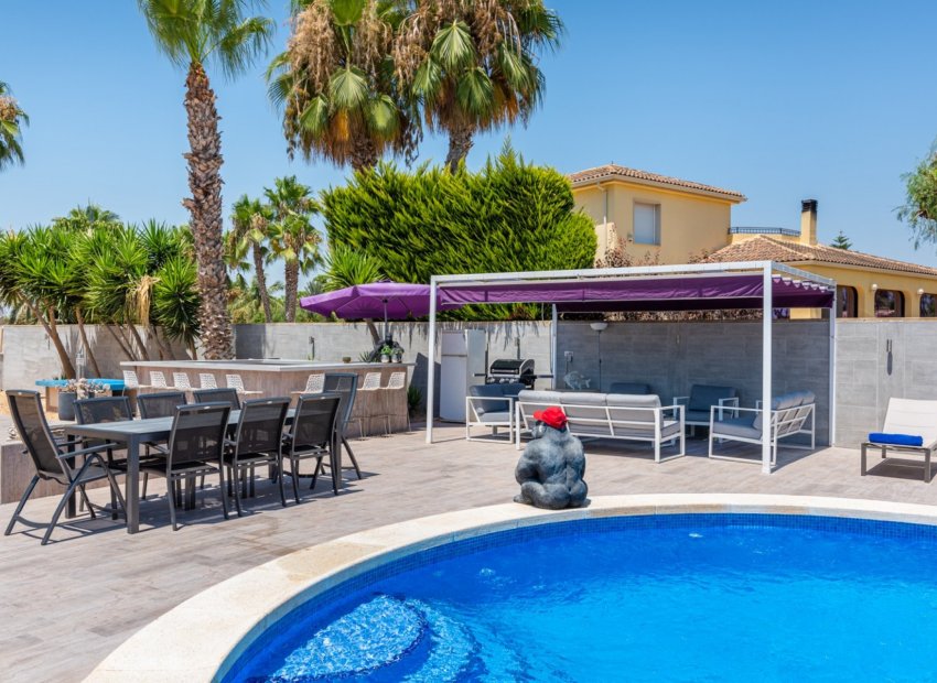 Revente - Propriété à la campagne -
Catral