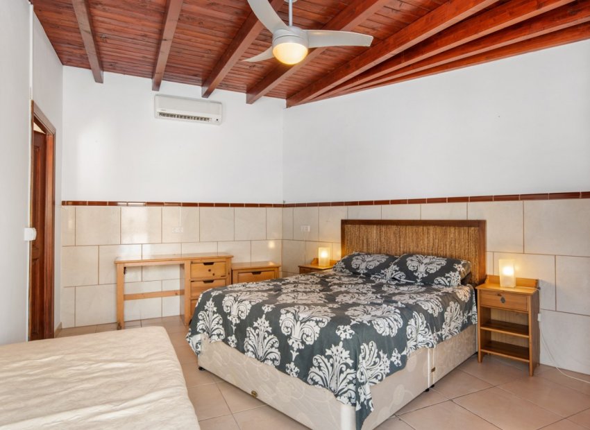 Revente - Propriété à la campagne -
Catral