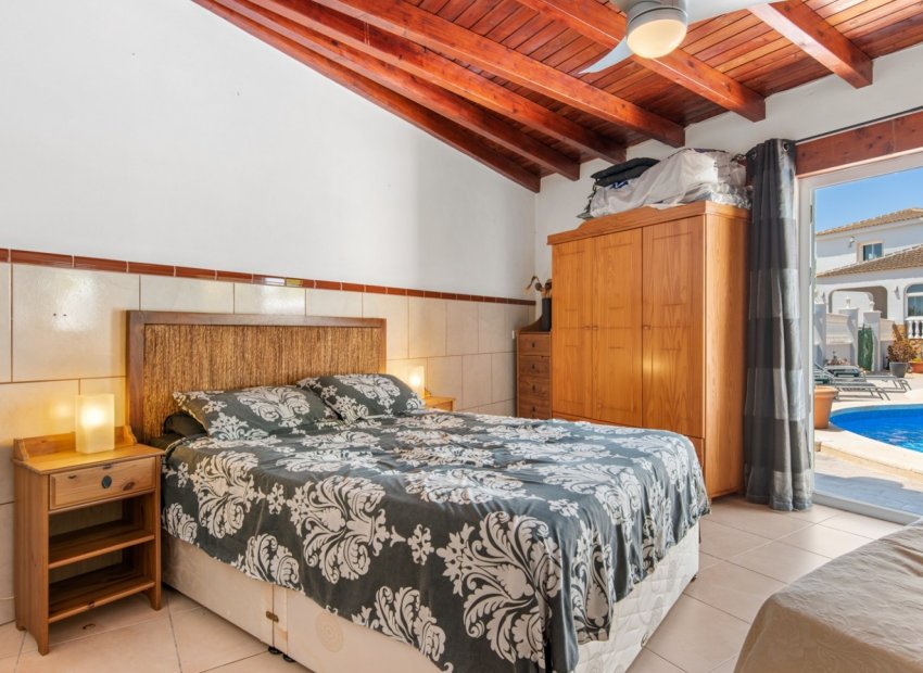 Revente - Propriété à la campagne -
Catral