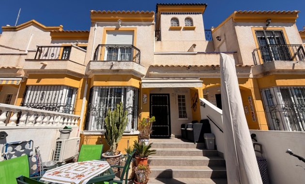 Town House - Resale - El Raso -
                El Raso