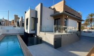 Villa - Obra nueva -
            Torrevieja - RG-64760