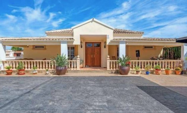 Vrijstaande woning / Villa - Herverkoop - Almoradí -
                Heredades