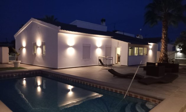 Vrijstaande woning / Villa - Herverkoop - Lomas de Cabo Roig -
                Lomas de Cabo Roig