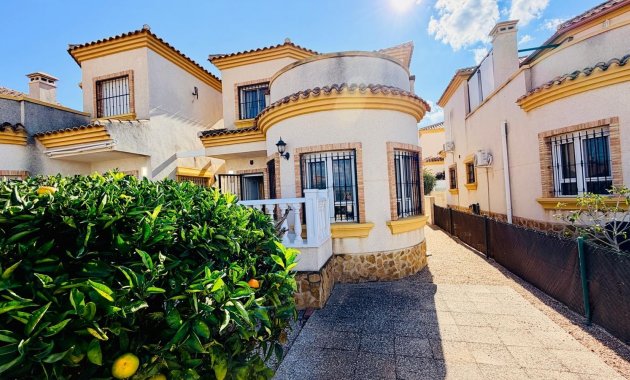 Vrijstaande woning / Villa - Herverkoop - Los Montesinos - La Herrada