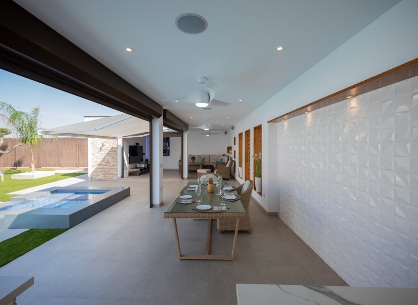 Wiederverkauf - Freistehend / Villa -
Avileses