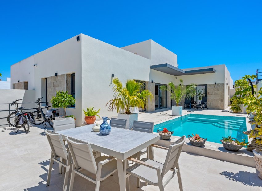 Wiederverkauf - Freistehend / Villa -
Daya Nueva - Costa Blanca South