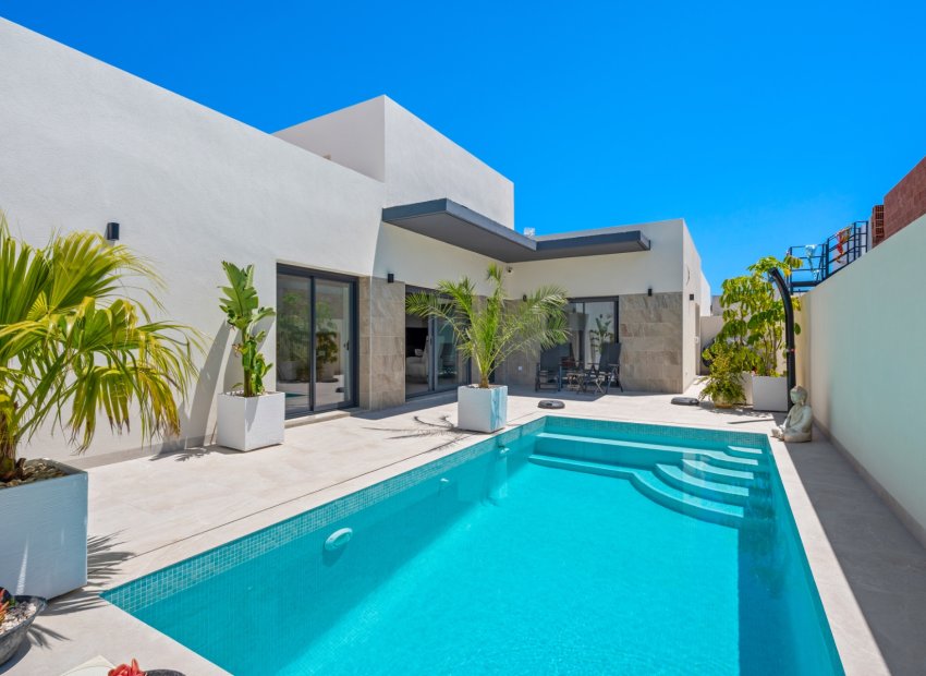 Wiederverkauf - Freistehend / Villa -
Daya Nueva - Costa Blanca South